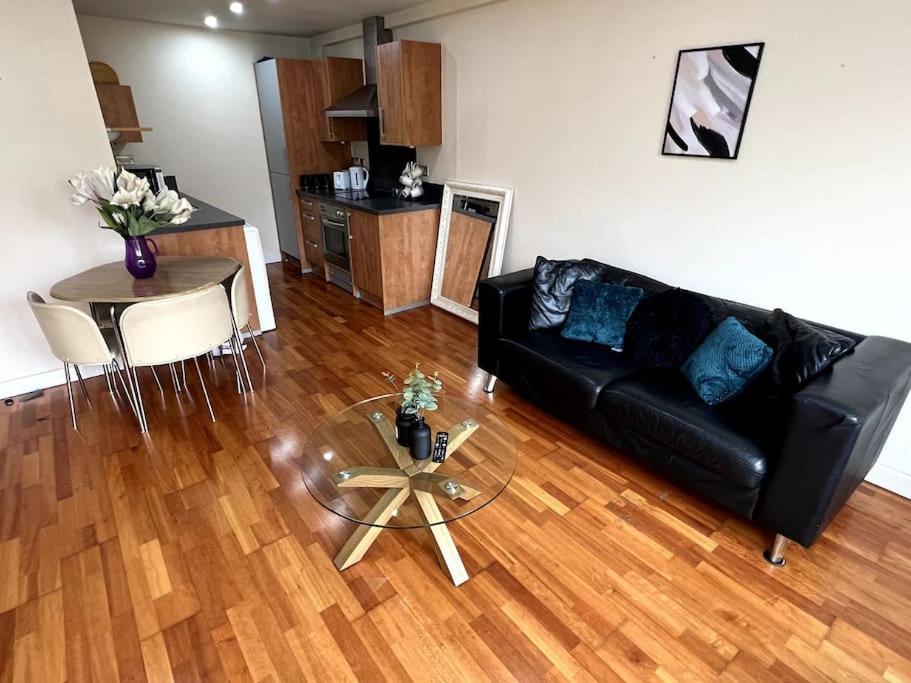 Entire Flat, 2 Bedroom & 2 Bathrooms In バーミンガム エクステリア 写真
